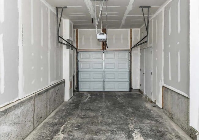 Building Photo - 23910 Catawba Hill Dr