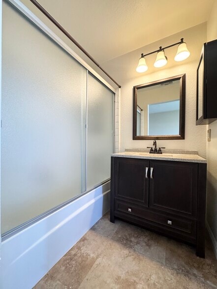 Primary bedroom ensuite bathroom - 1400 Pacific Coast Hwy