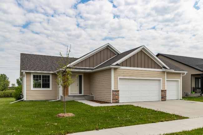 Building Photo - 2116 Twiggy Dr NE