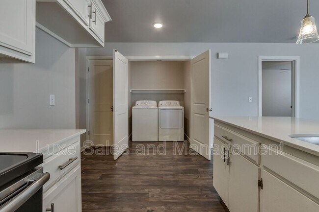 Building Photo - 407 Vail Cir
