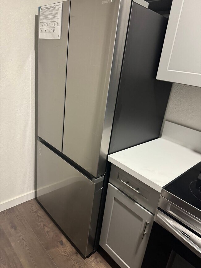 Building Photo - Condominium for Rent in Sacramento, CA