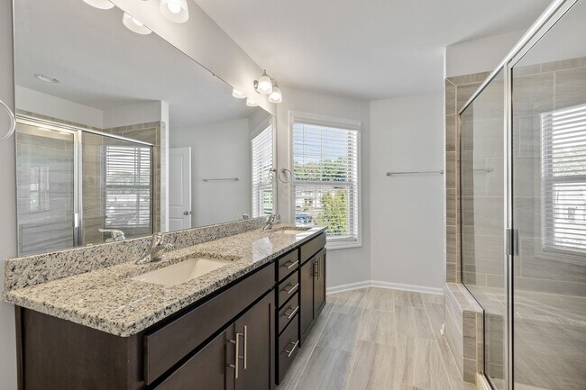 Building Photo - **Spacious 3/2.5 Townhome in Durham**