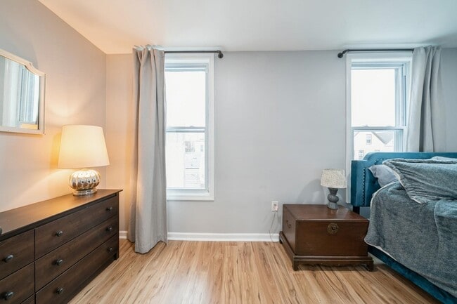 Building Photo - 318 2nd St