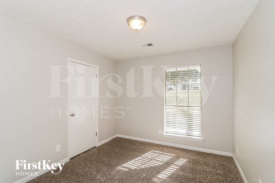 Building Photo - 4665 Jamerson Forest Pkwy