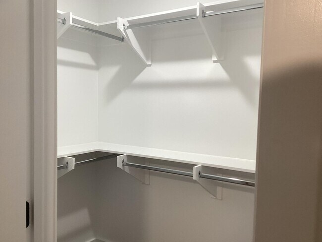 Building Photo - 601 Cata Dr