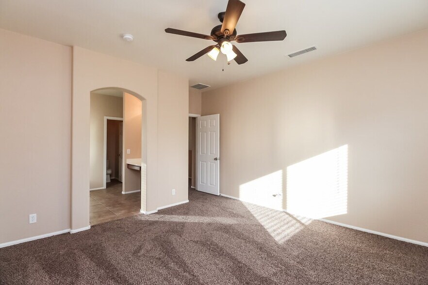 Building Photo - 735 W Fruit Tree Ln