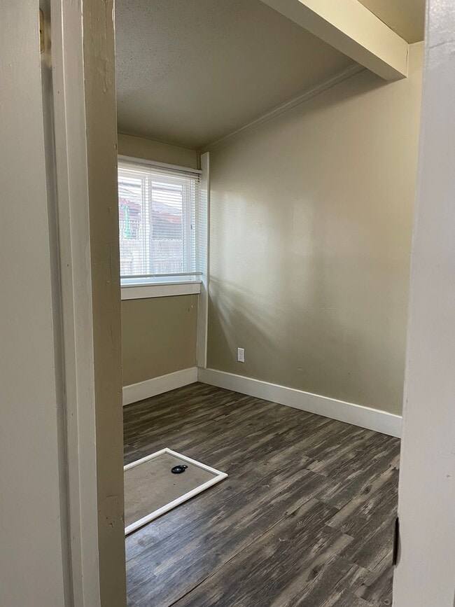 Building Photo - STUDENTS WELCOME! Cute Updated 2-Bed / 1-Bath Home 1 Mile from CSU