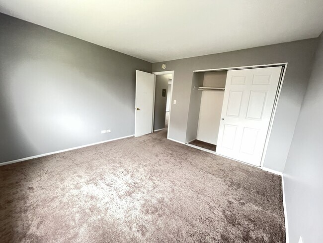 Building Photo - 535 Brookside Dr