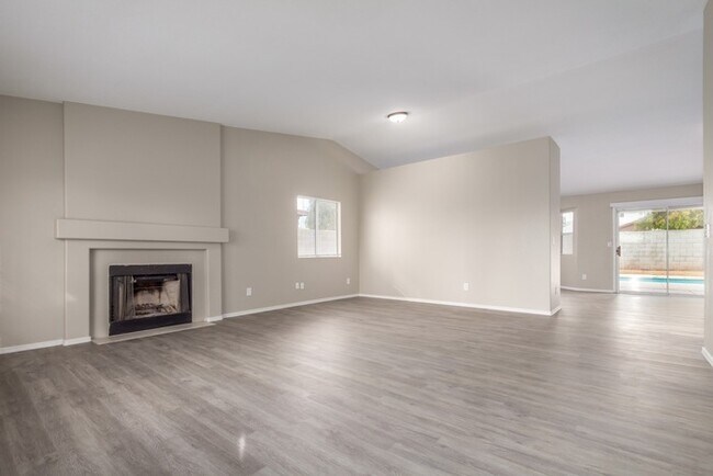 Building Photo - $500 Move-In Credit (ends 9/30) | Newly Remodeled 3BR w/ Pool