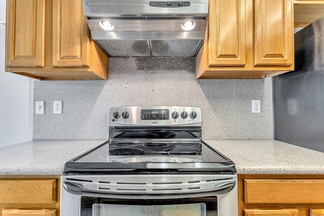 Building Photo - 3145 Shofner Pl