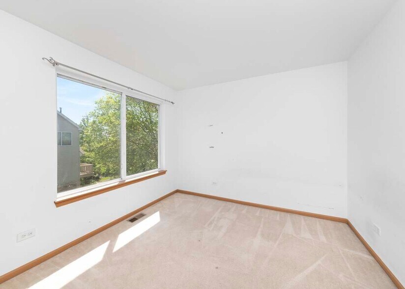 Building Photo - 2611 Canyon Dr