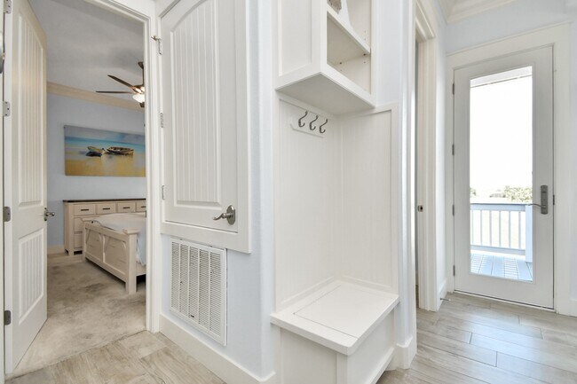 Building Photo - 3803 Neptune