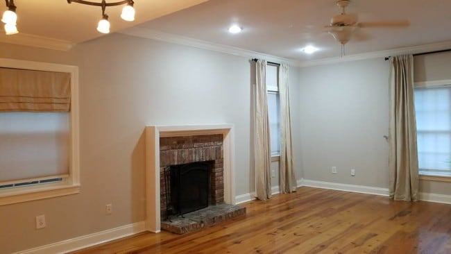 Building Photo - 1235 Linden Pl