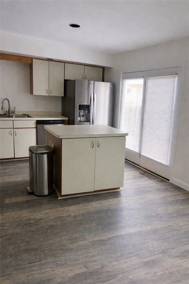 Building Photo - 205 Lac Kine Dr