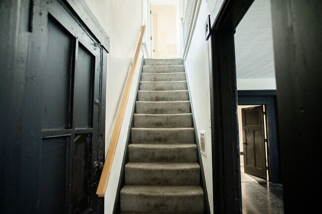 Building Photo - 415 Brightwood Ave