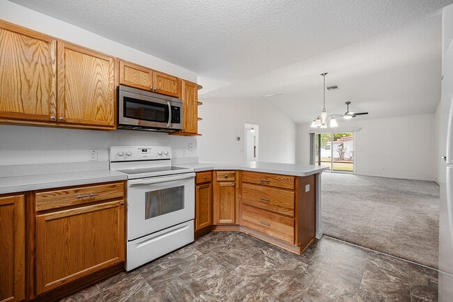 Building Photo - 1329 Paradise Dr
