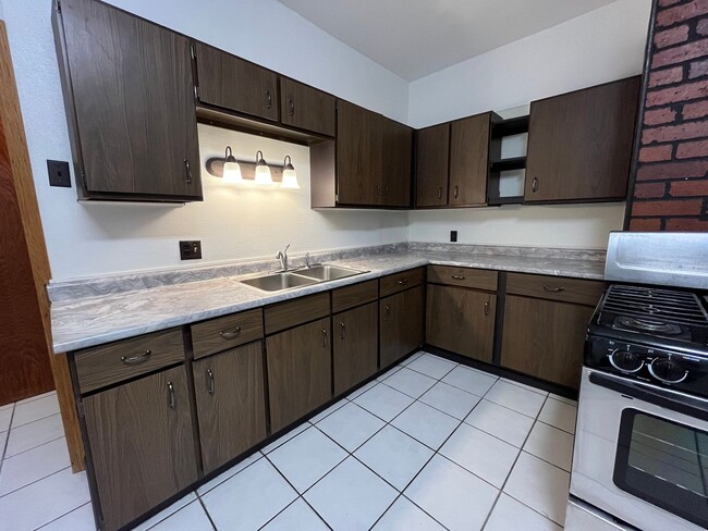 Building Photo - Postmaster