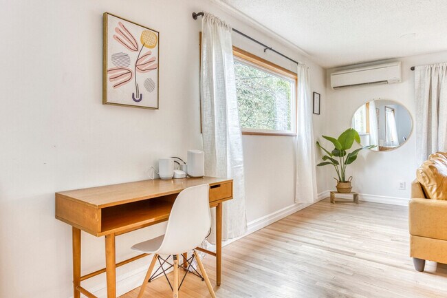 Building Photo - 3201 SW Sherwood Pl