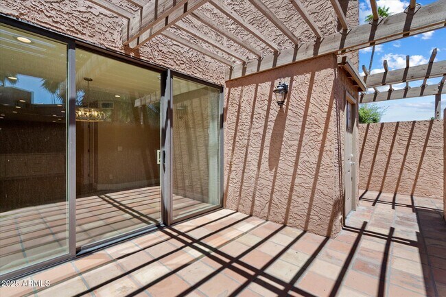 Building Photo - 7401 N Scottsdale Rd