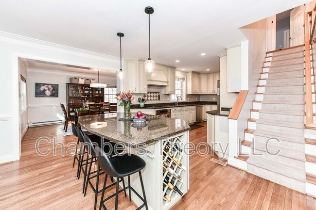 Building Photo - 3061 N Oakland St