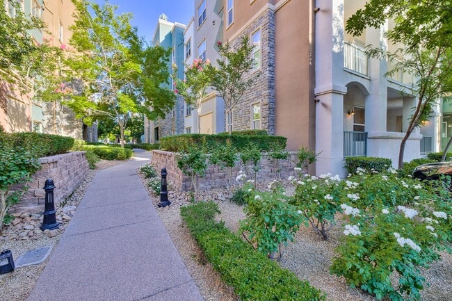 Building Photo - STUNNING 3 BEDROOM 2 FULL BATH FIRST FLOOR...