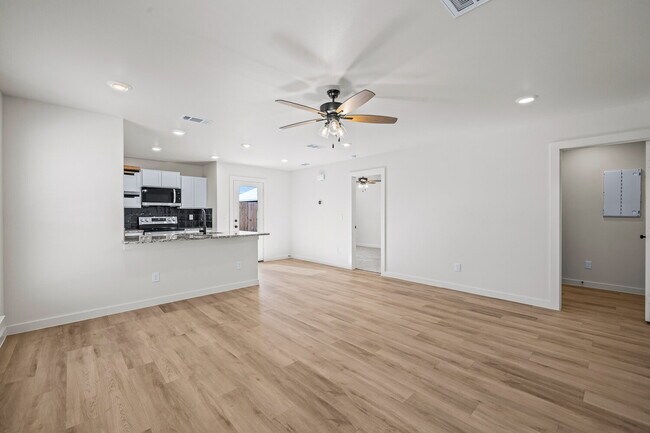 Building Photo - Charming Cottage in Frenship ISD!