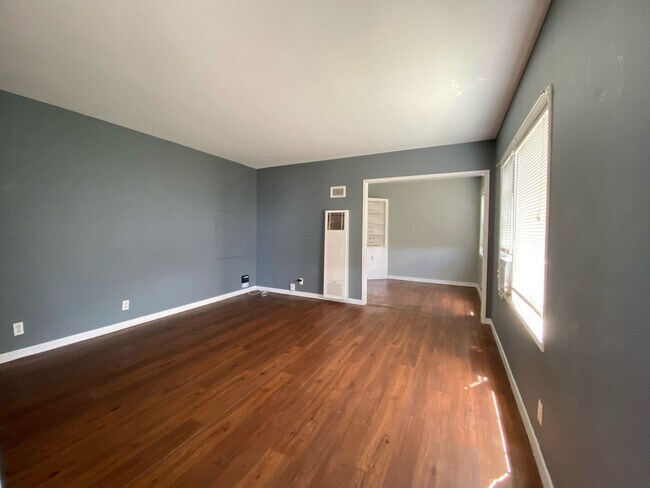 Building Photo - 481-483 Merritt