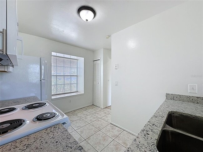 Building Photo - 3135 Hempstead Ave