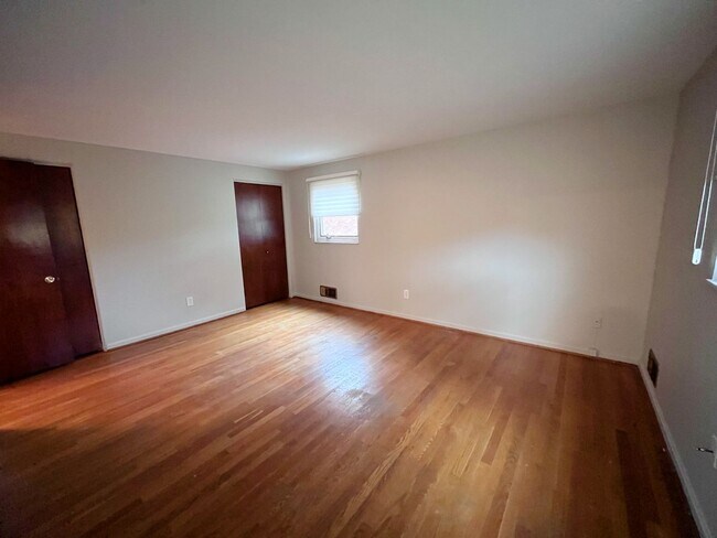 Building Photo - 79 Moffett St