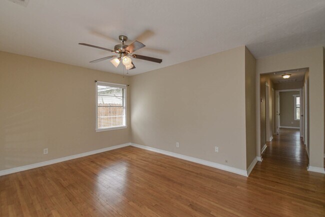 Building Photo - 1509 N San Jacinto St