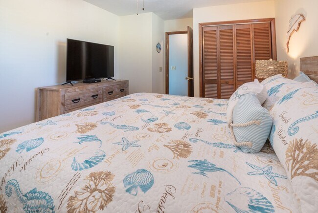 Building Photo - PERFECT FURNISHED RENTAL FOR A WINTER AT THE BEACH