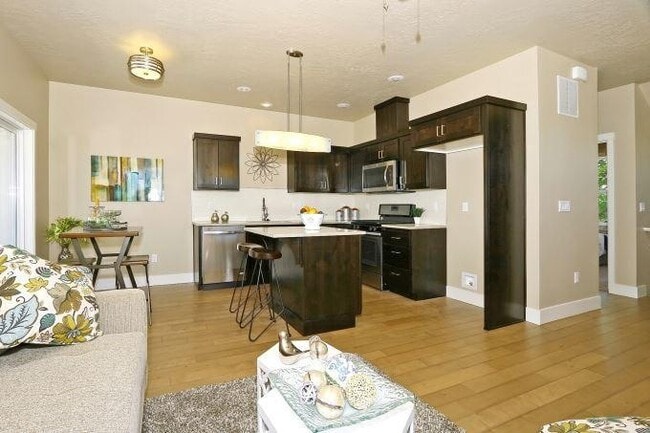 Building Photo - Chic artist-style lofts home with 3 bed 2.5 bath near Boise Greenbelt.