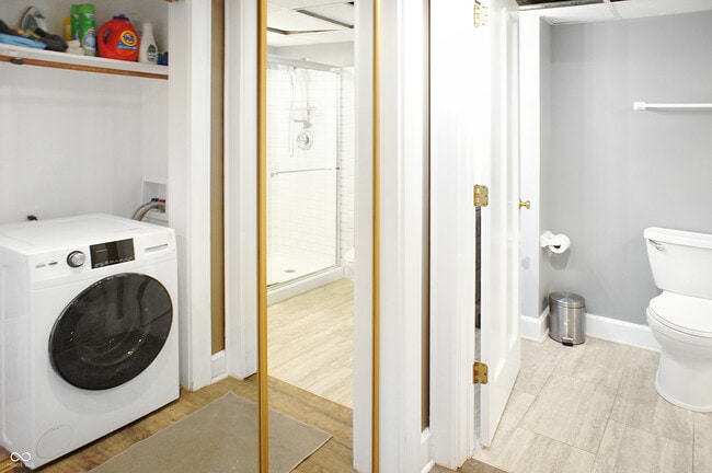 Building Photo - 230 E 9th St