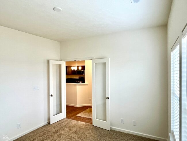 Building Photo - 6250 Shale Crescent Dr