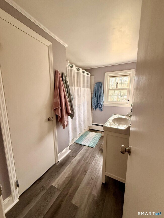 Building Photo - 12 Belaire Dr