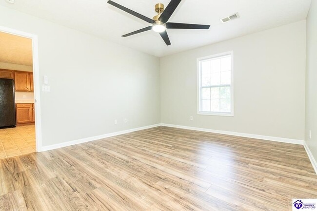 Building Photo - 134 Twin Lakes Dr
