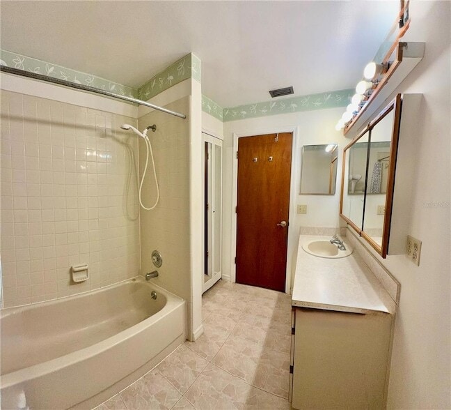 Building Photo - 2135 Balboa Way