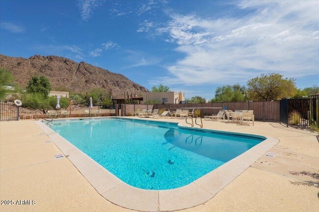Building Photo - 5702 E Camelback Rd