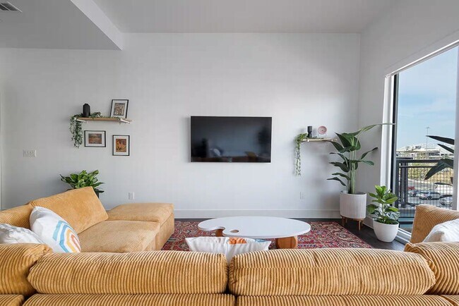 Building Photo - Stylish 1-Bedroom Near Downtown Dallas