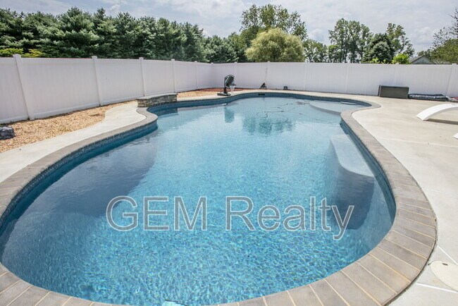 Building Photo - 15617 Mockingbird Ln