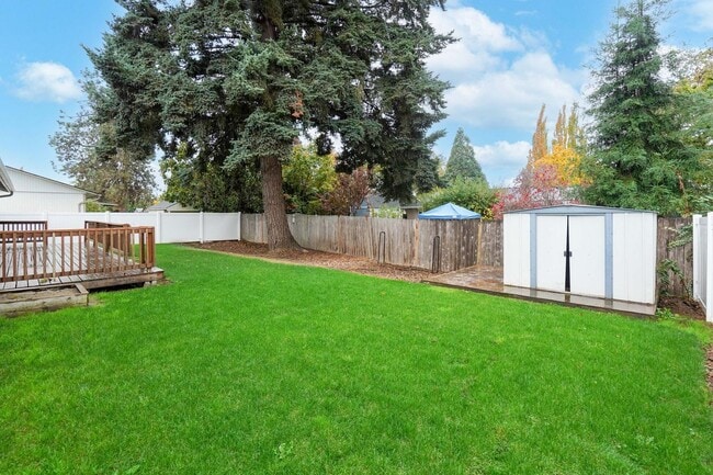 Building Photo - Living & Family Room! Freshly updated!