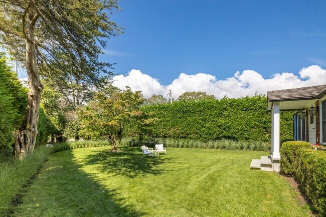 Building Photo - 156 Georgica Rd