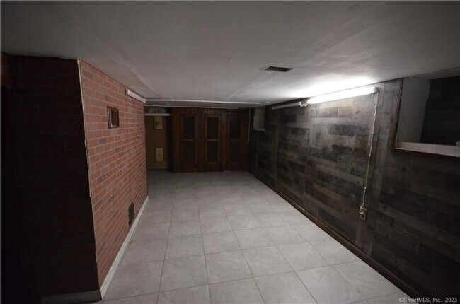 Building Photo - 147 Freeman Ave