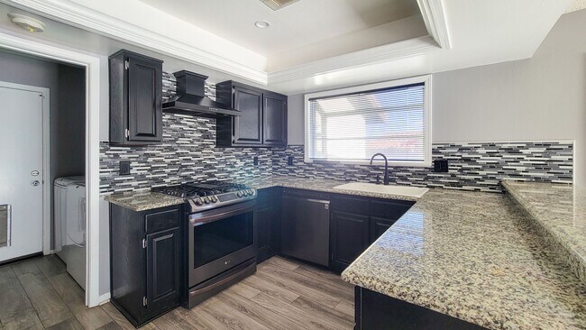 Building Photo - 8525 Del Rey Ave