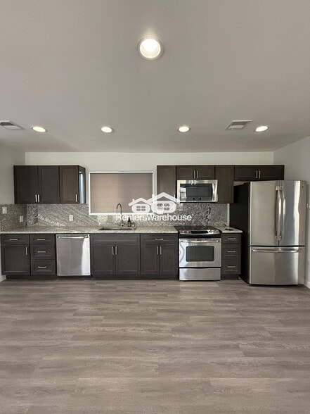 Building Photo - 1930 E Missouri Ave