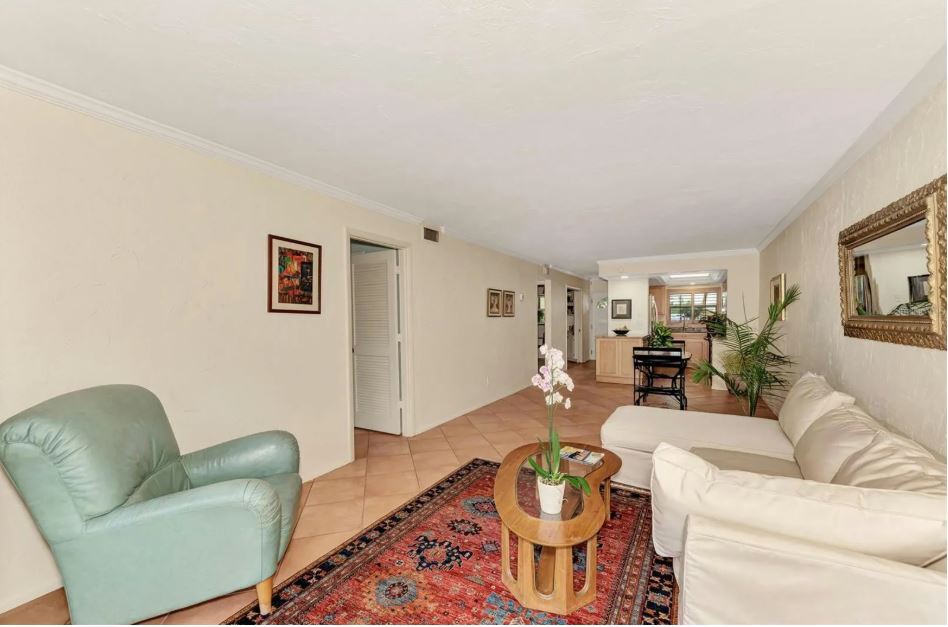 Building Photo - 1650 Pine Tree Ln