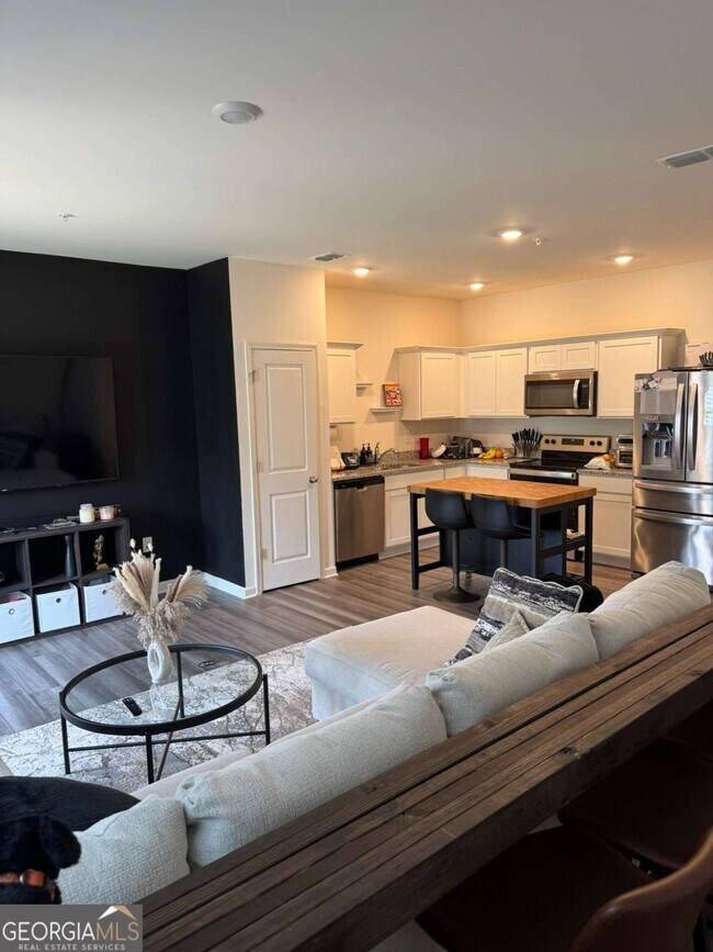 Building Photo - 536 Magnolia Cir