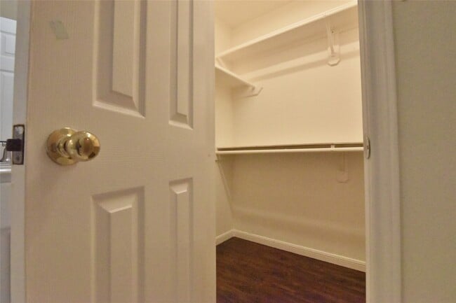 Building Photo - 1210 Ivory Meadow Ln