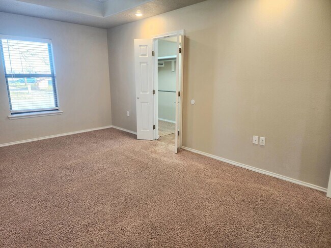 Building Photo - 1101 W 15th St