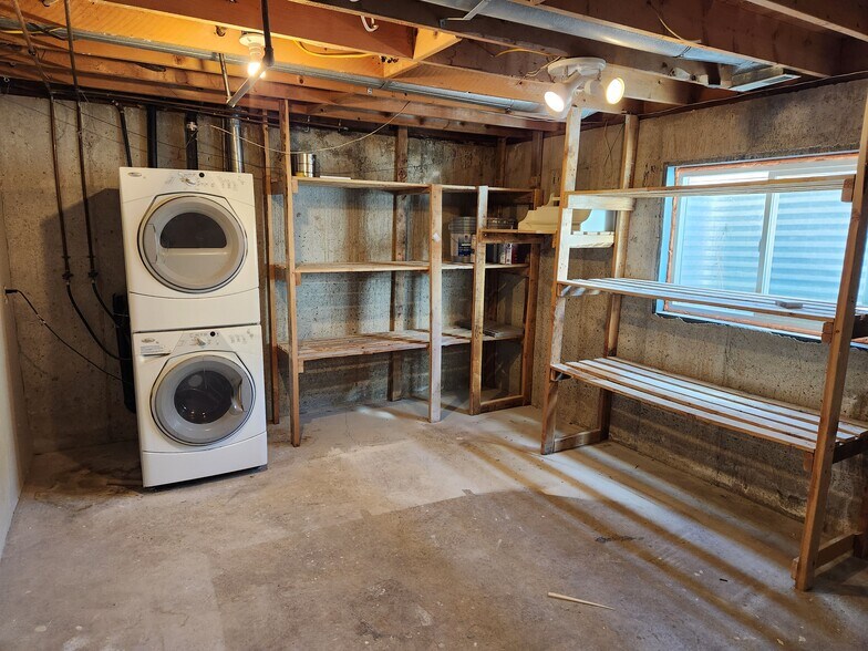 Building Photo - 2112 E Donegal Cir